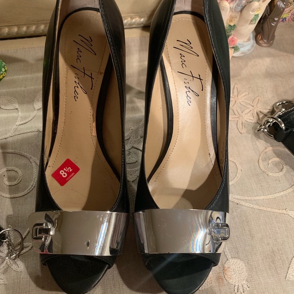 Marc Fisher Pumps - Picture 1 of 5